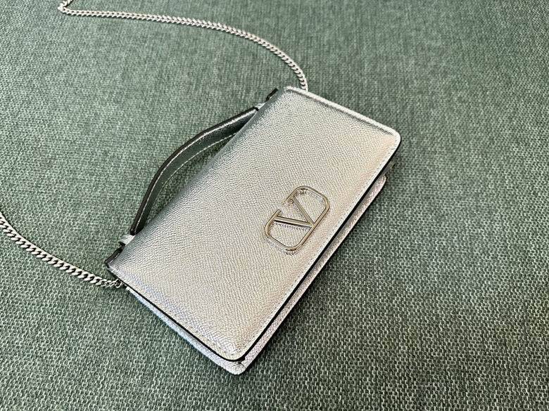 Bolsa Garavani Vlogo Signature