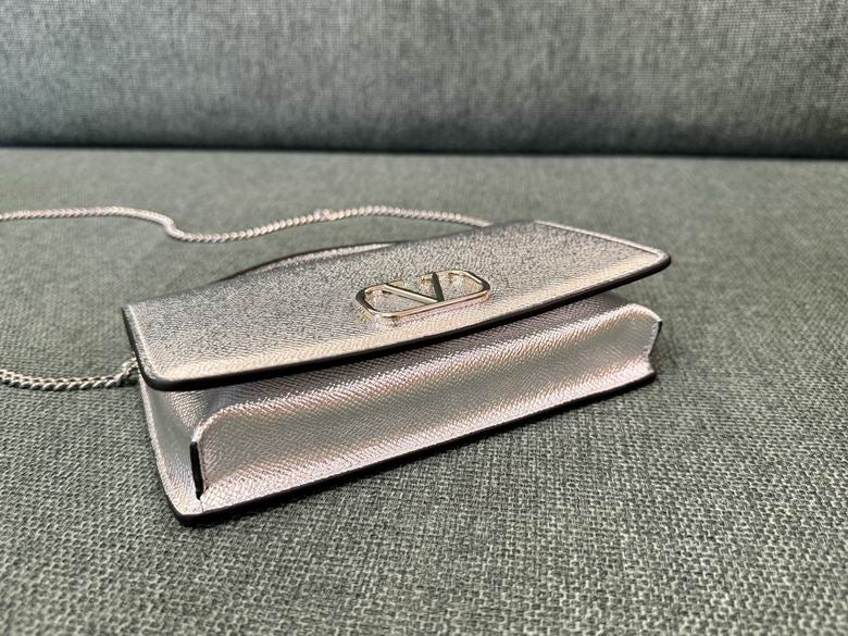 Bolsa Garavani Vlogo Signature