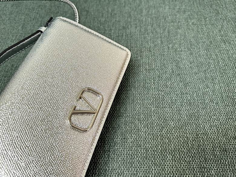 Bolsa Garavani Vlogo Signature